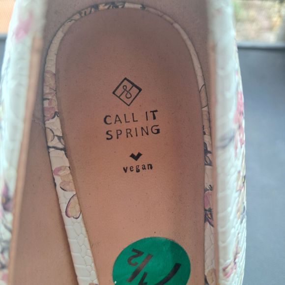 Call It Spring Womens 7.5 VEGAN Faux Pebbled Leather Floral Pointed Toe Heels - Picture 7 of 15